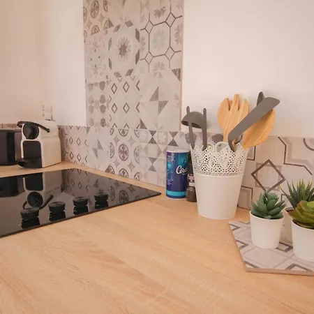 Centre- And Bright Equipped Appartement