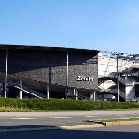 Centre- And Bright Equipped