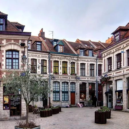 Apartment Centre- And Bright Equipped