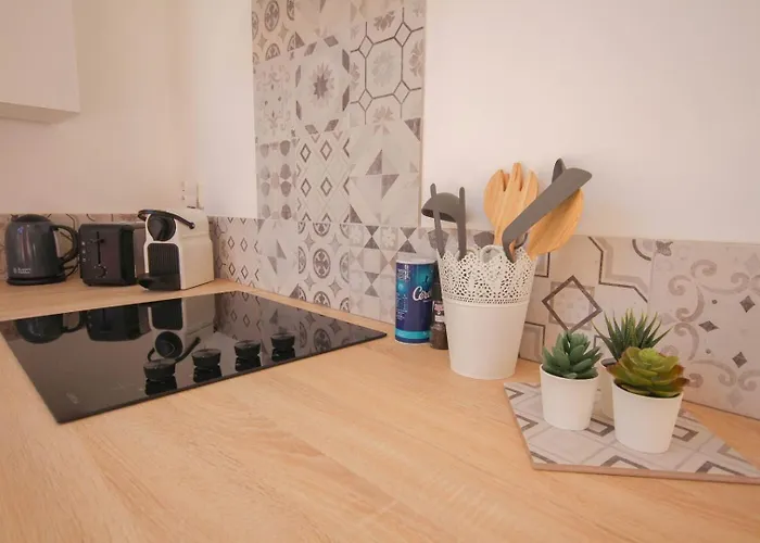 Centre- And Bright Equipped 公寓